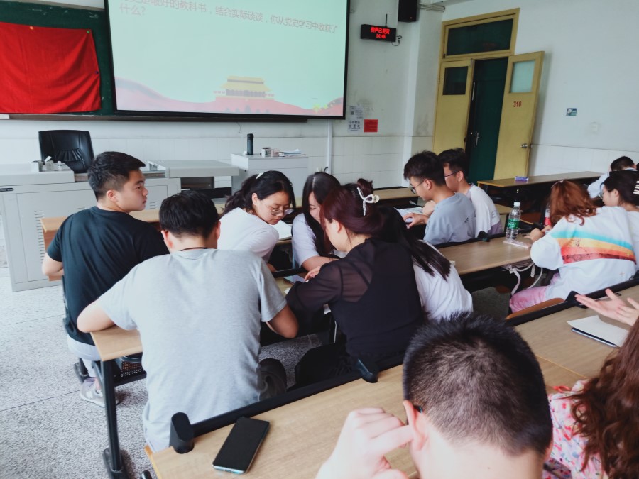 土木工程学院学生党员三支部开展组织生活专题三2.jpg