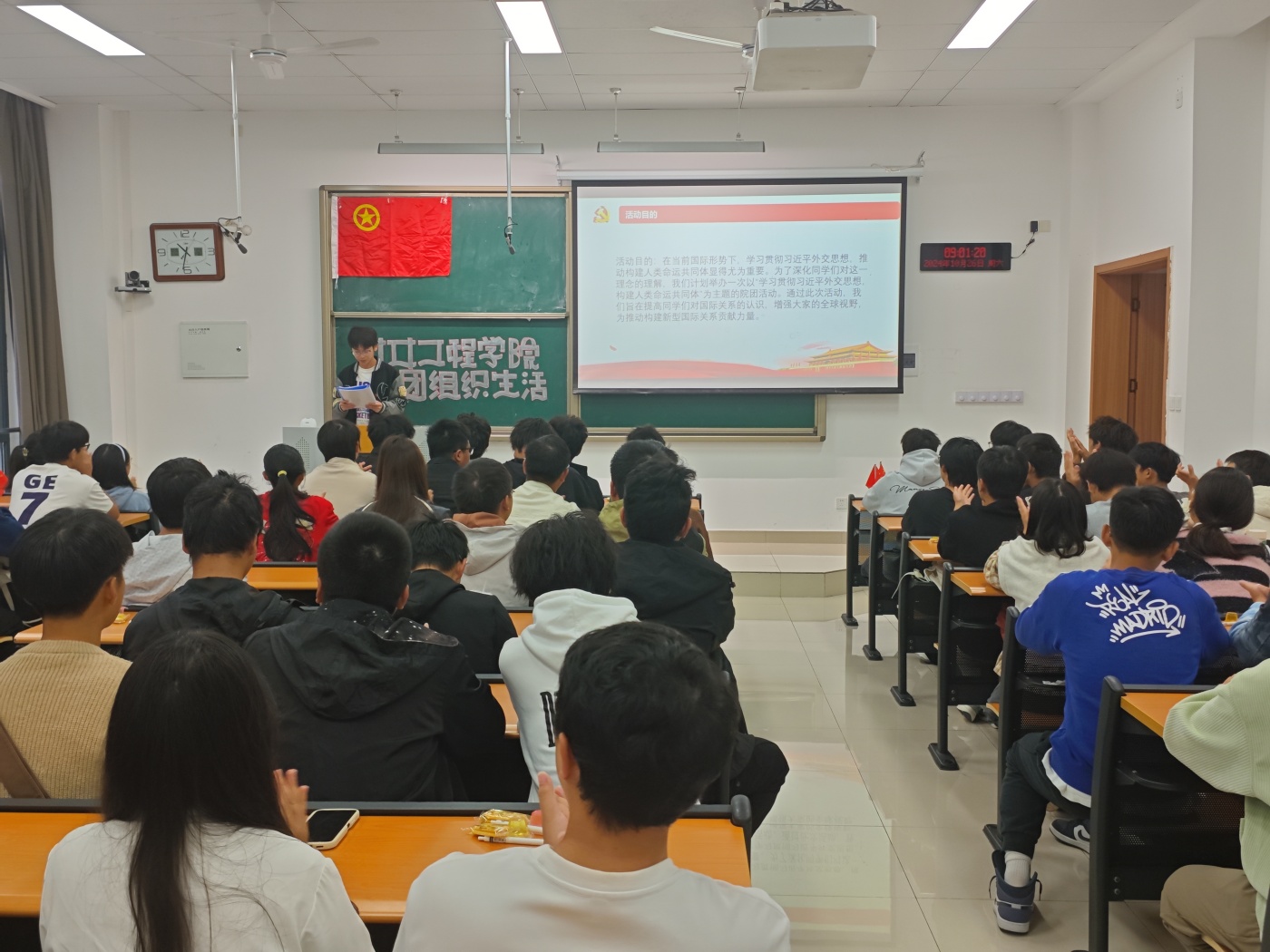 土木工程学院举办“学习贯彻习近平外交思想，构建人类命运共同体”主题团组织活动2_副本.jpg
