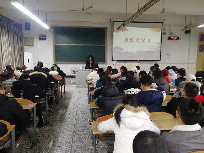 土木工程学院2017级给排水专业开展国家宪法日宣讲主题班会及期末主题班会.jpg