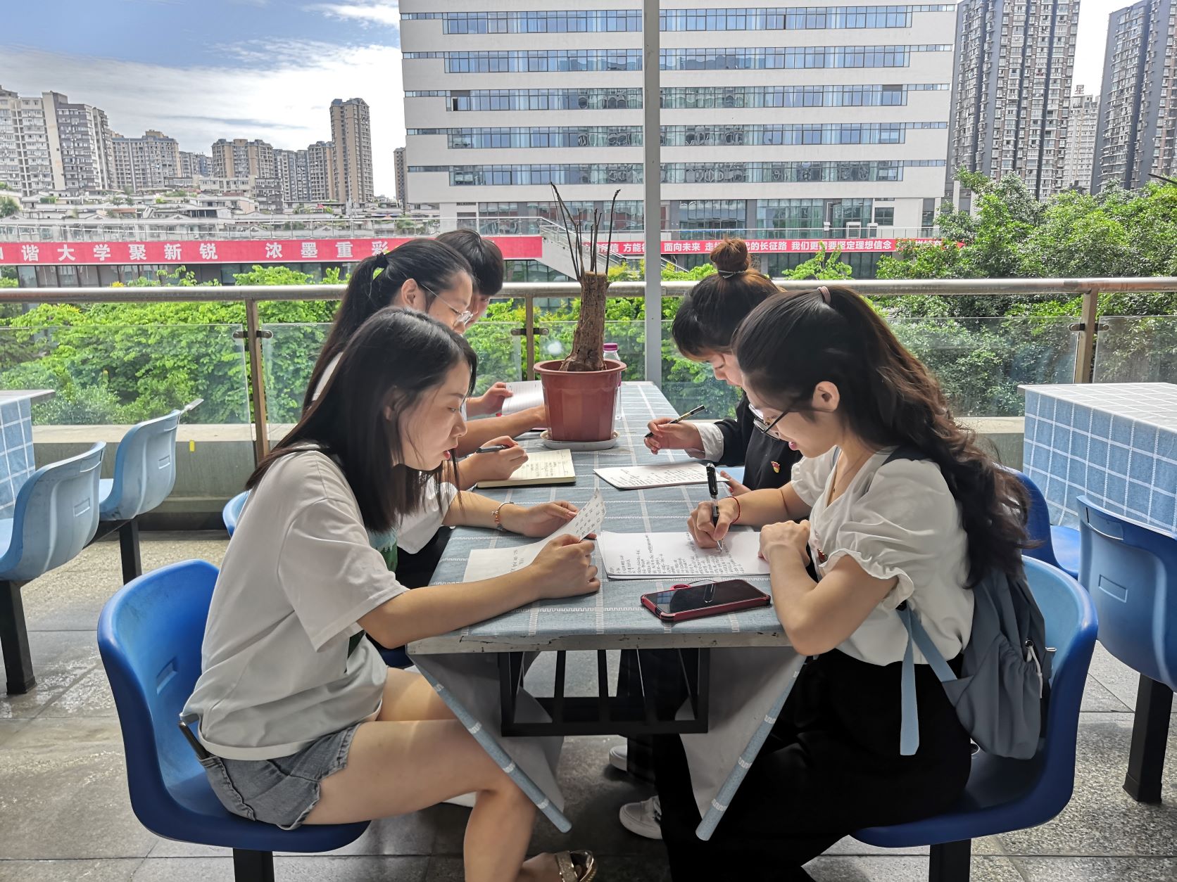 土木工程学院学生党员四支部召开9月支委会2.jpg