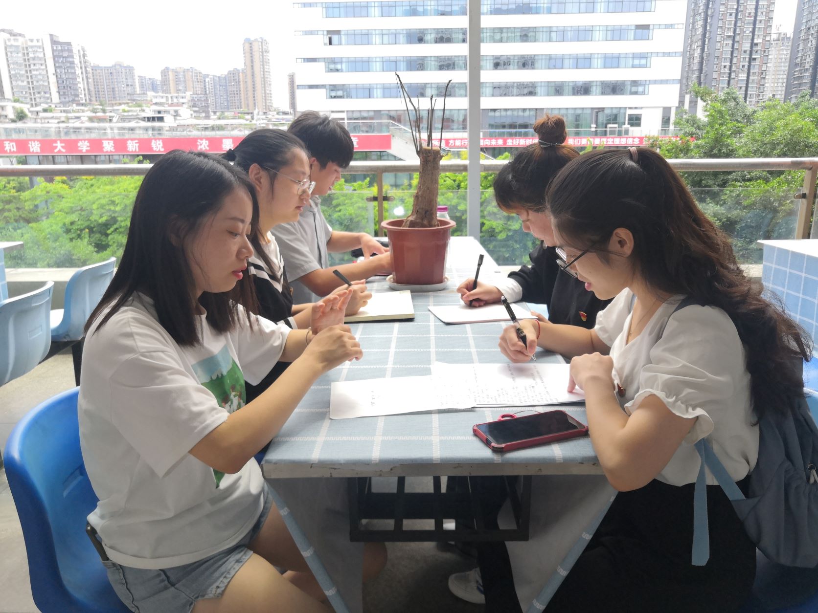土木工程学院学生党员四支部召开9月支委会1.jpg