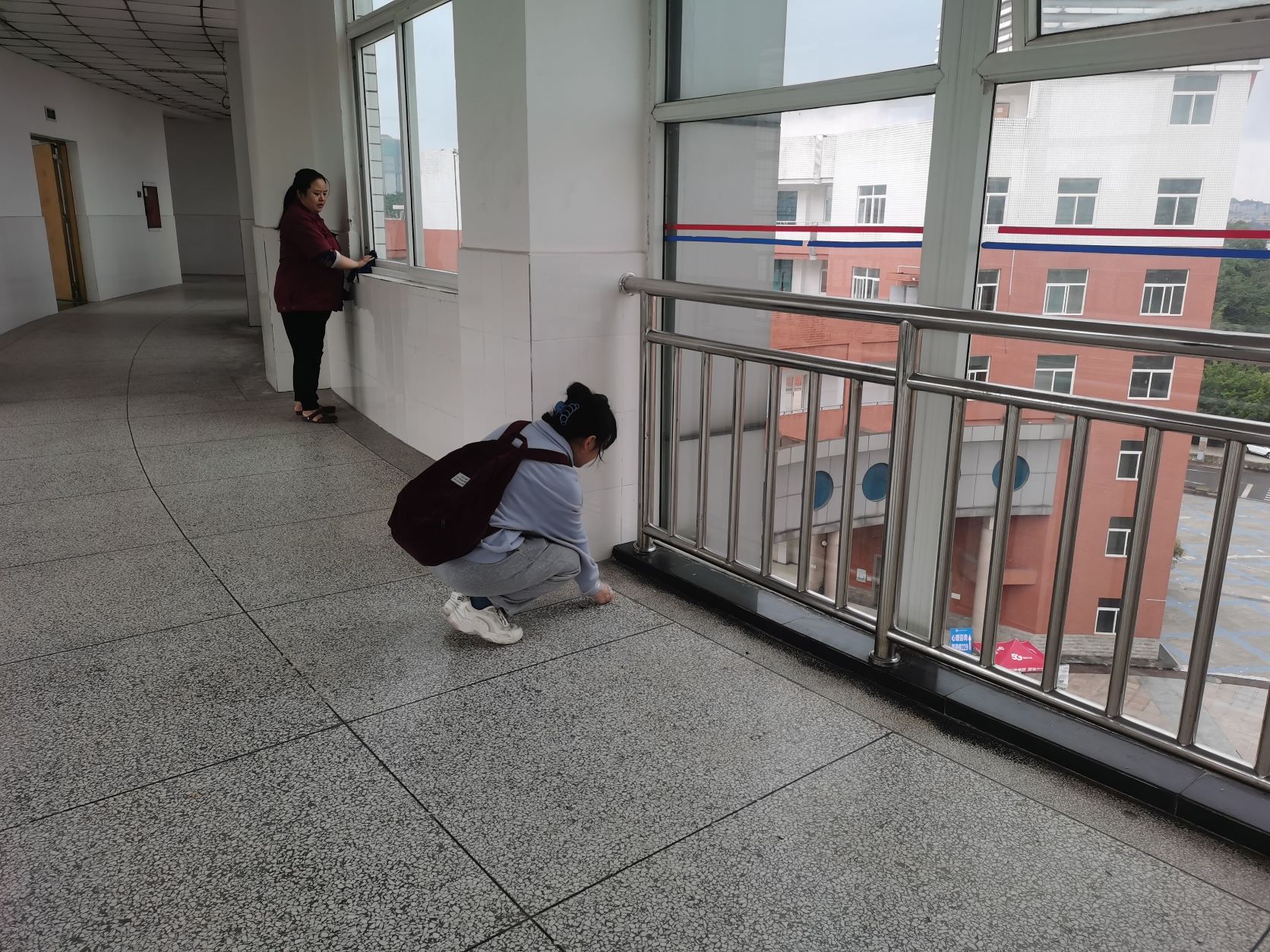 土木工程学院第五期党校学员开展“我为群众办实事’社会实践2.jpg