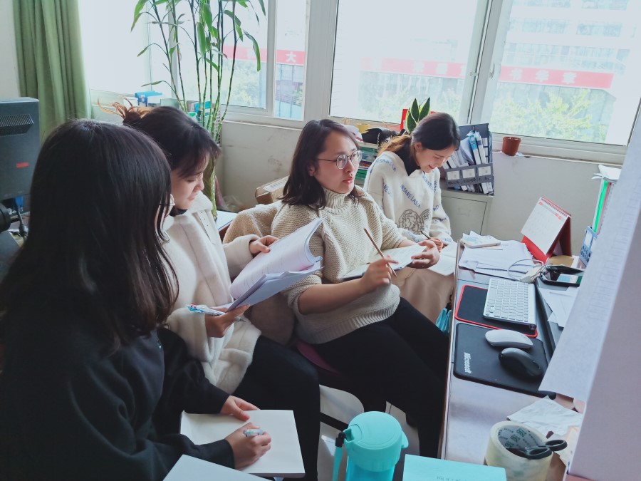 土木工程学院学生党员三支部召开支部委员会.jpg
