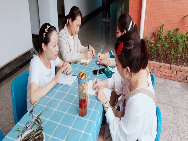 土木工程学院学生党员四支部召开9月支部委员会.jpg