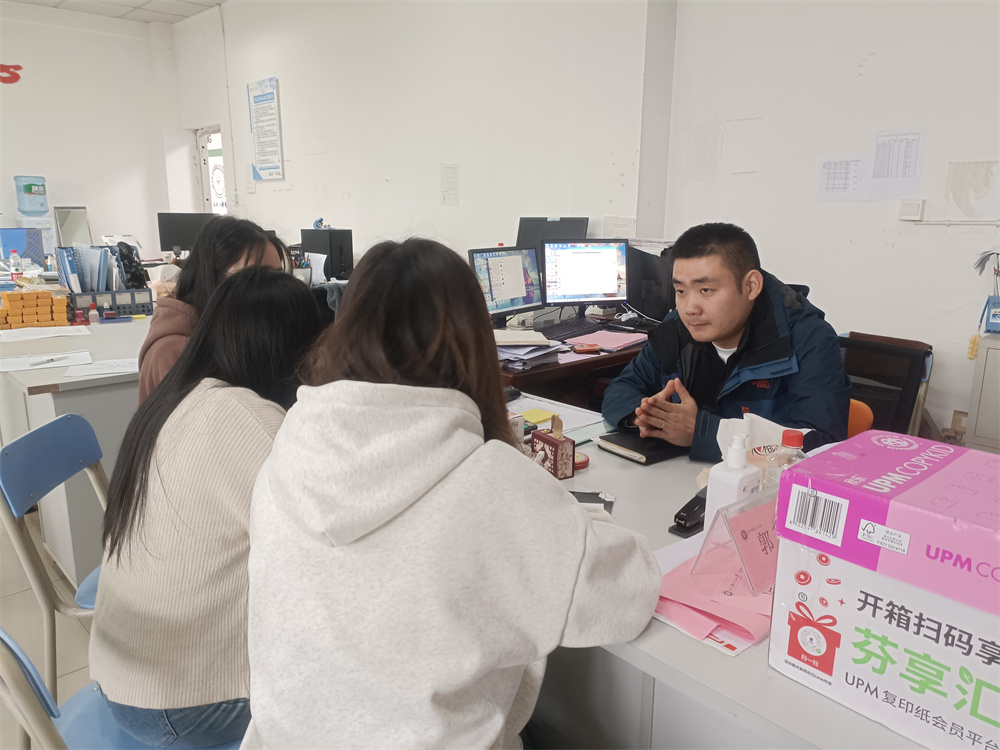 土木工程学院学生党员四支部召开十一月支委会.jpg