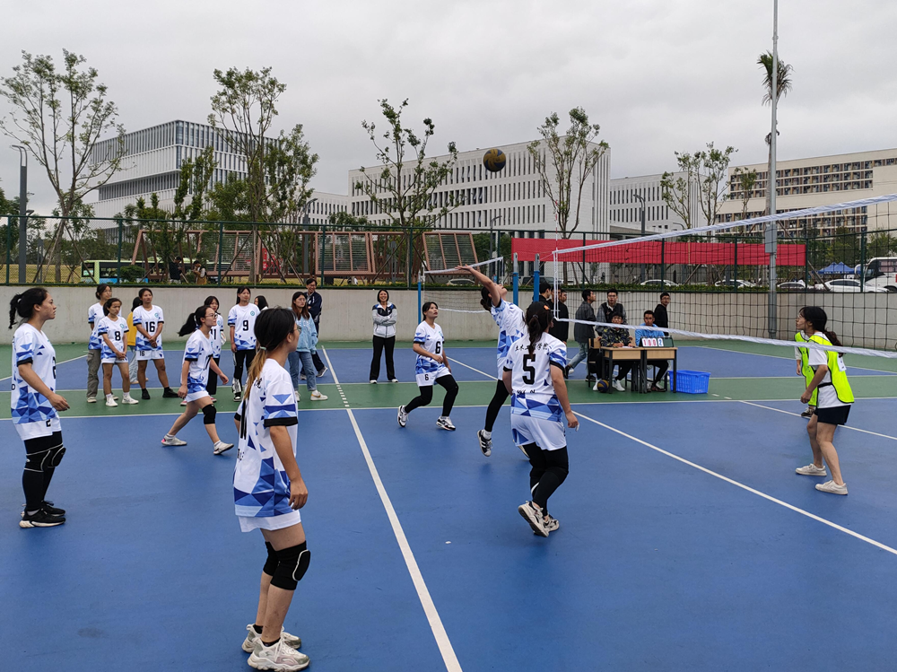三好杯’排球赛土木工程学院女排首战告捷1_副本.png