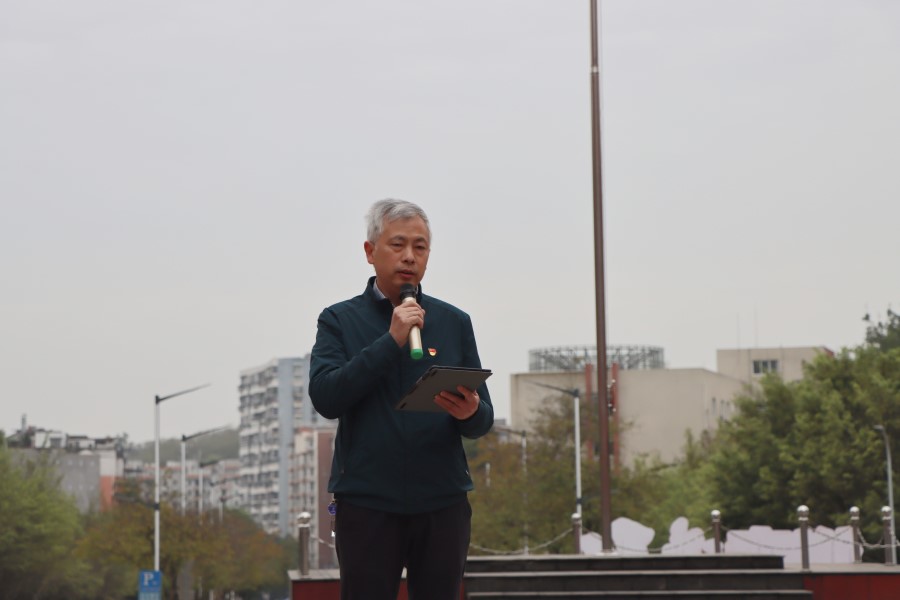 刘康副校长出席土木工程学院升旗仪式2.jpg