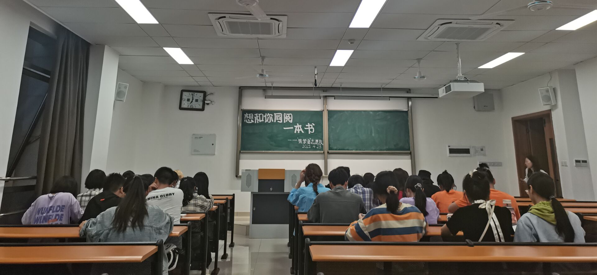 土木工程学院“筑梦者’志愿服务队开展“想和你同阅一本书’阅读活动1.jpg