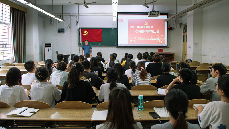 土木工程学院学生党员四支部开展“心中有理想，脚下有力量’支部书记讲党课活动1.jpg