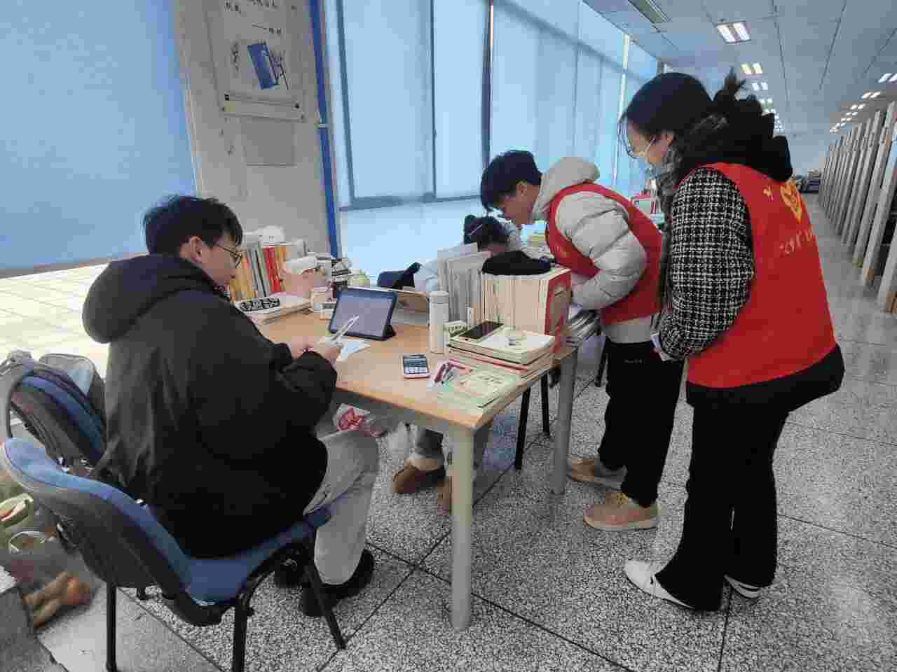 “研’途送暖 土木工程学院开展考研轻声慰问活动3.jpg