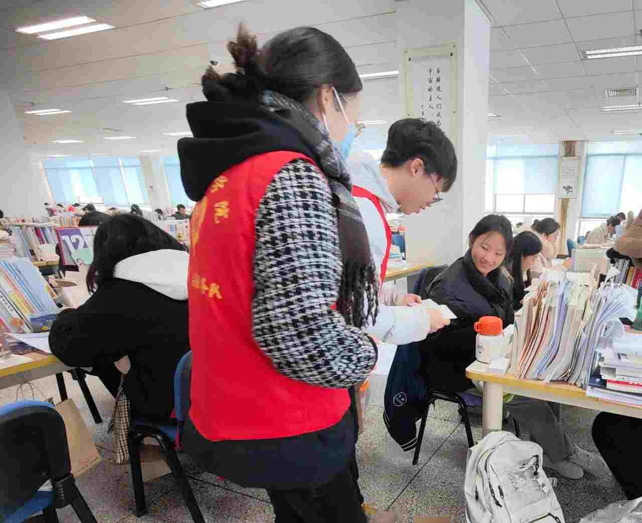 “研’途送暖 土木工程学院开展考研轻声慰问活动2.jpg