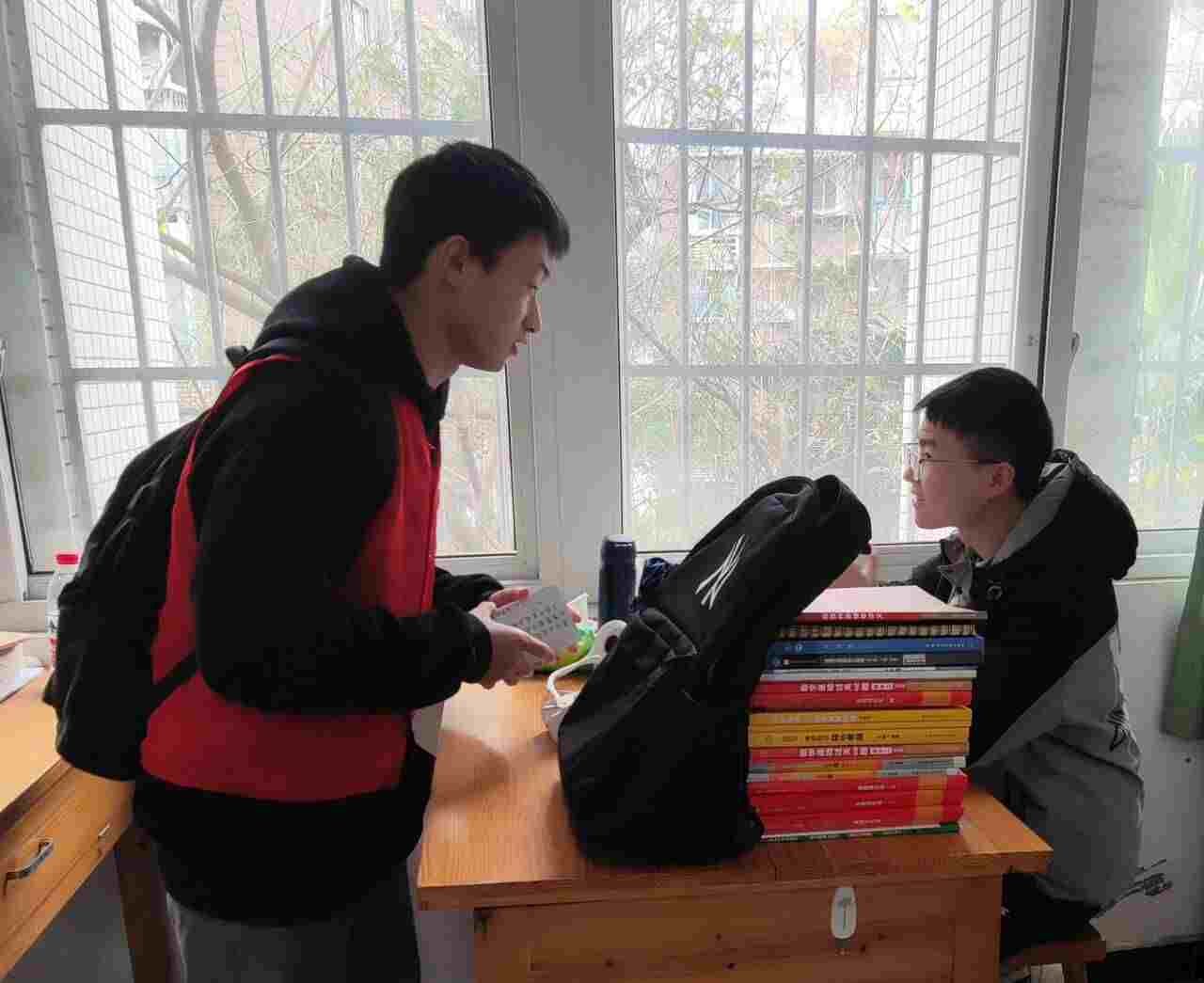 “研’途送暖 土木工程学院开展考研轻声慰问活动1.jpg