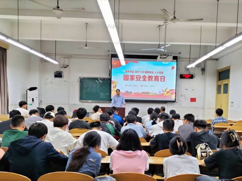 土木工程学院开展“青春永驻国家安全防线”主题班团活动2.jpg