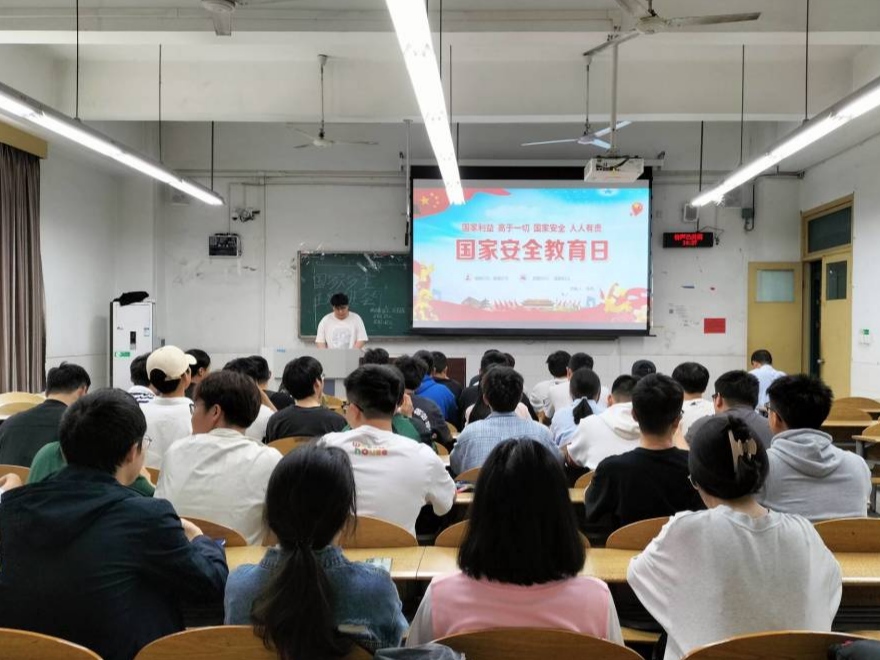 土木工程学院开展“青春永驻国家安全防线”主题班团活动1.jpg