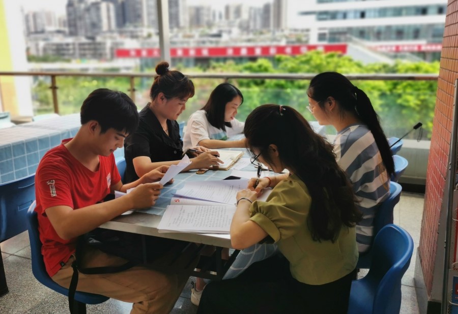 土木工程学院学生党员四支部召开7开月支委会.jpg