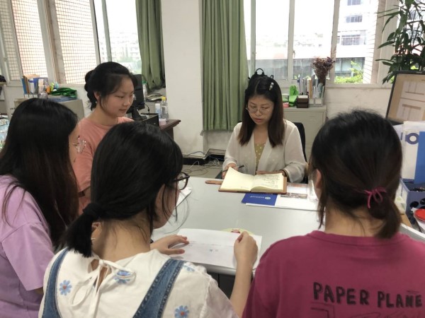 土木工程学院学生党员二支部召开9月支部委员会照片一.jpg