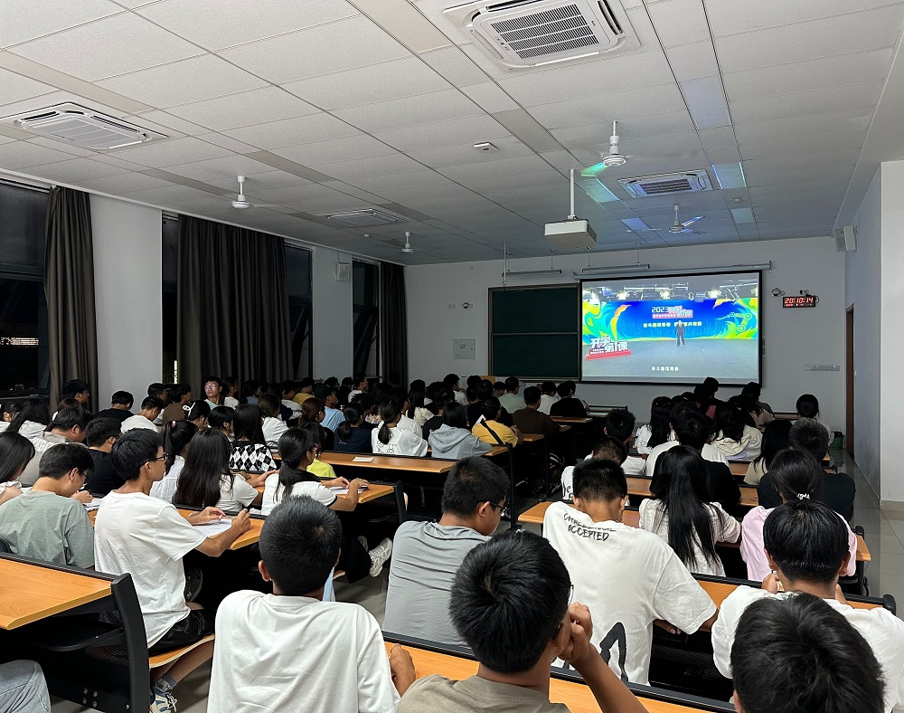 土木工程学院组织观看大学生秋季开学思政教育第一课1.jpg
