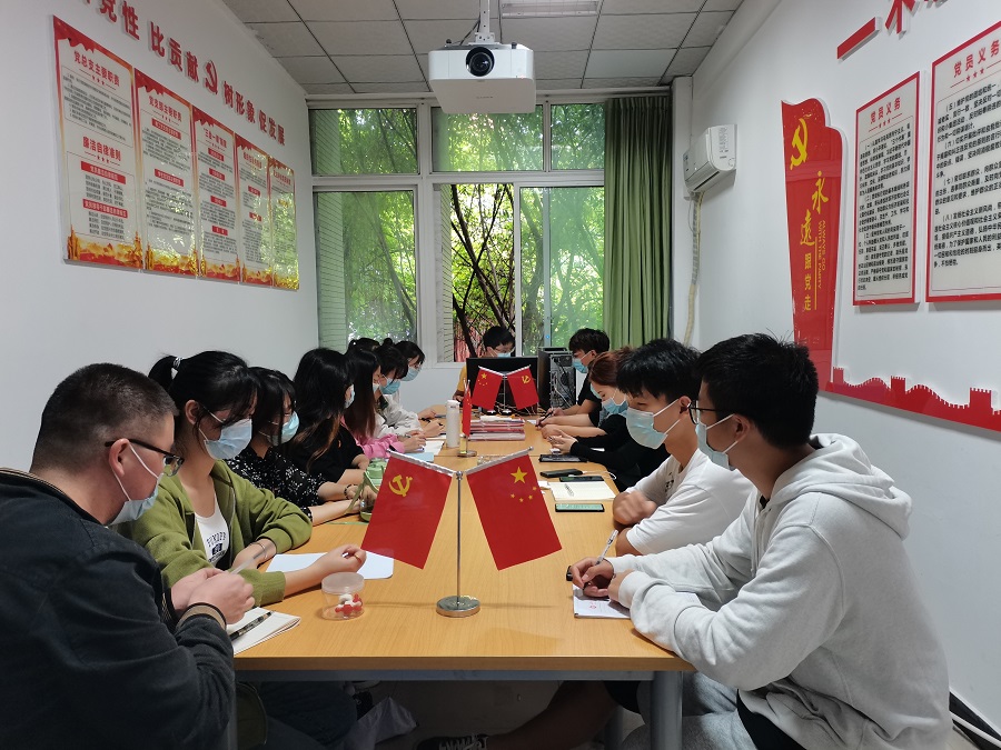 土木工程学院学生党员四支部召开发展对象讨论大会1.jpg