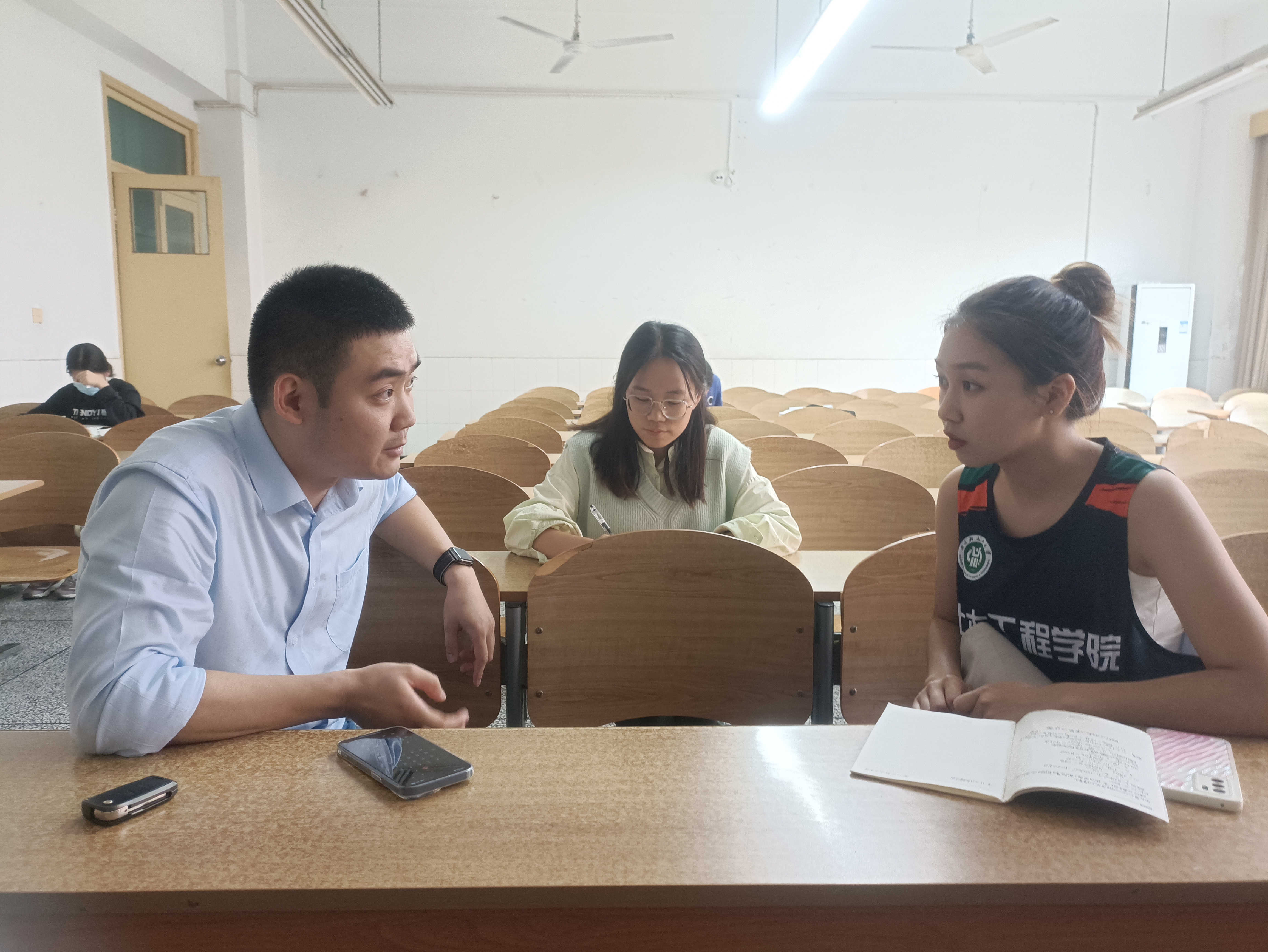 土木工程学院学生党员四支部召开十月支委会1.jpg