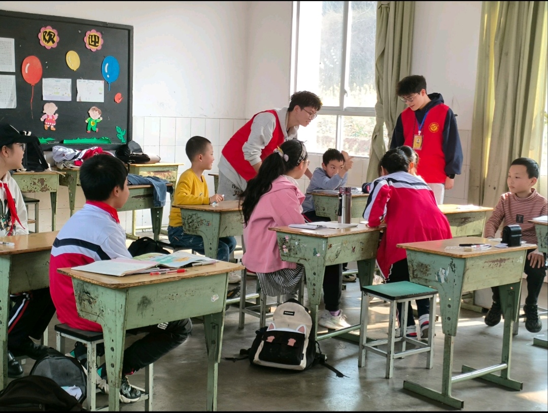 土木工程学院“筑梦者’志愿服务队开展乡村支教活动.jpg