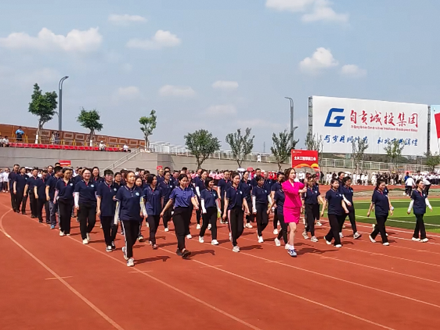 请党放心，强国有我——土木工程学院方阵队在校运会开幕式表演出彩3.png