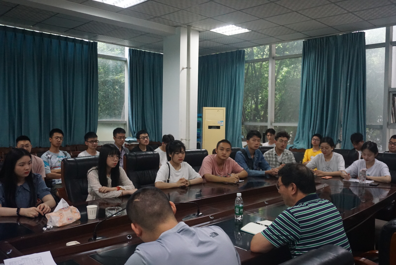 土木工程学院召开2021届毕业生座谈会2.JPG