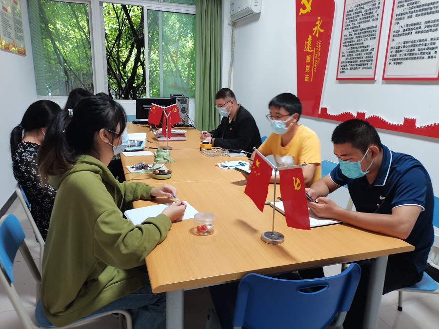 土木工程学院学生党员四支部召开9月支委会1.jpg