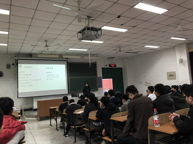 土木工程学院2017级土木专业召开“感恩成长，展望未来’期末离校班会.jpg