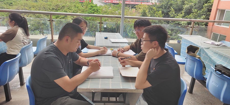 土木工程学院学生党员四支部召开5月支委会2.jpg