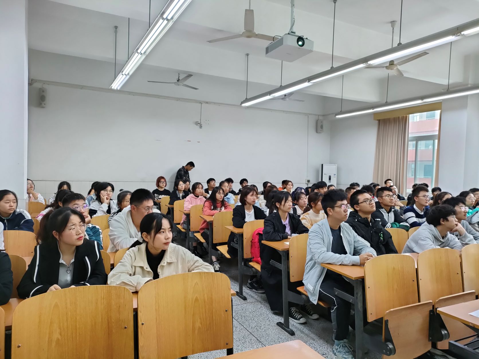 土木工程学院学生党员二支部召开2021级新生见面会4.jpg