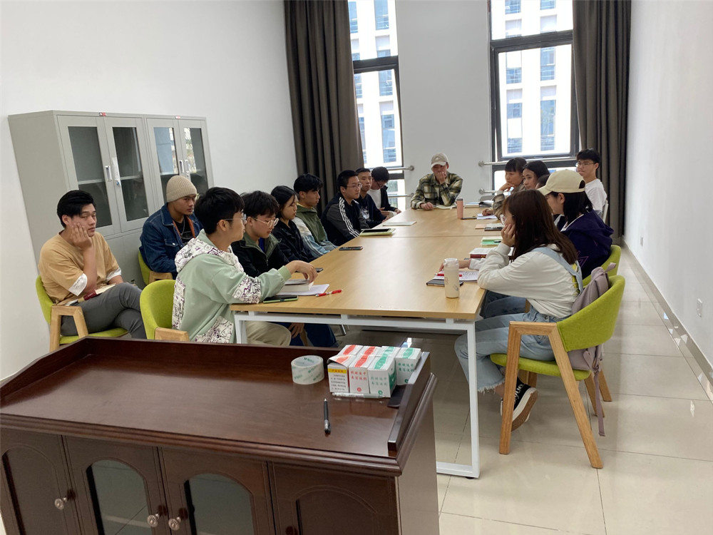 土木工程学院开展“以书会友，多读书，读好书’读书交流会活动.jpg