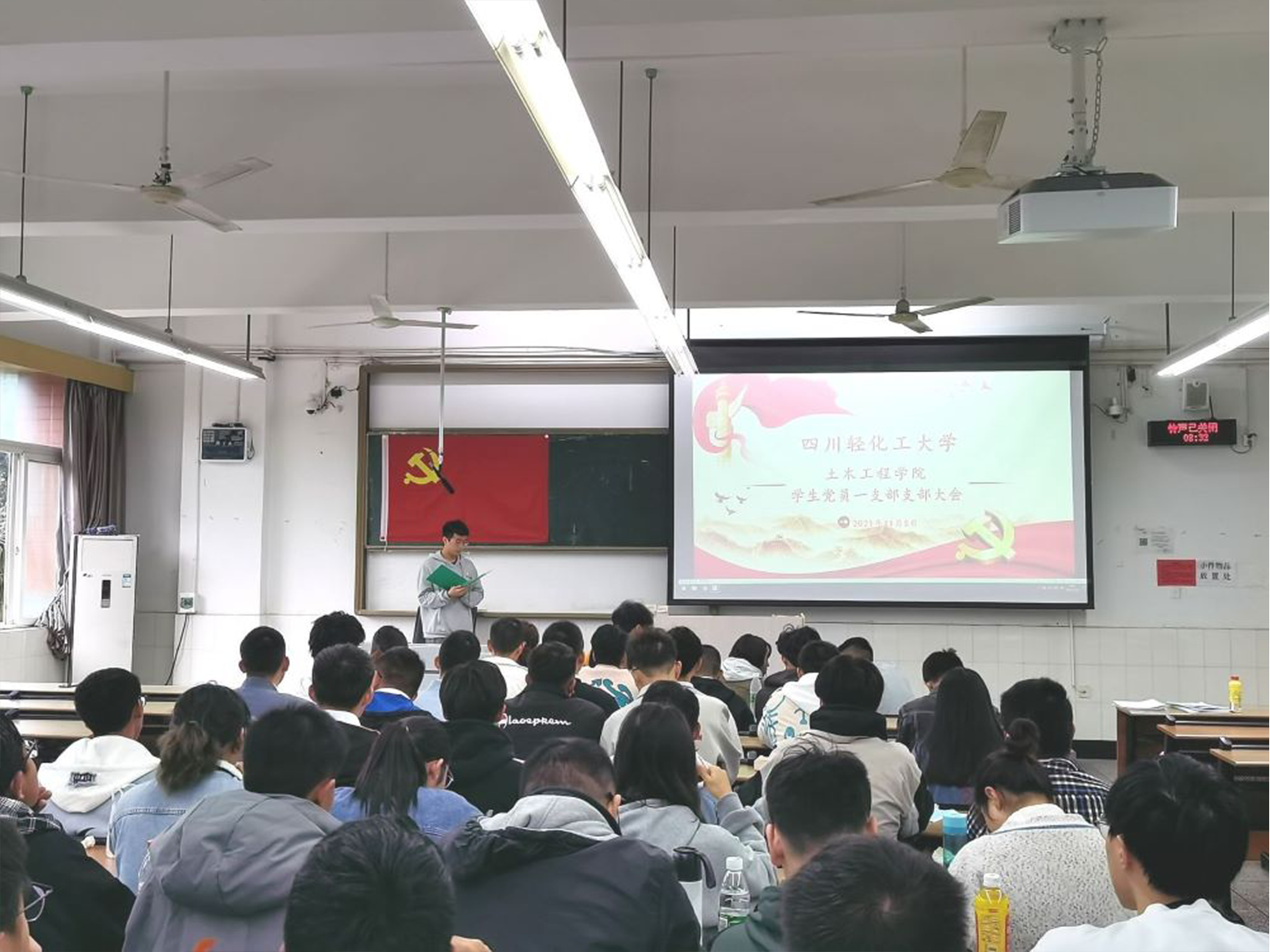 土木工程学院学生党员一支部召开发展党员支部大会1.png