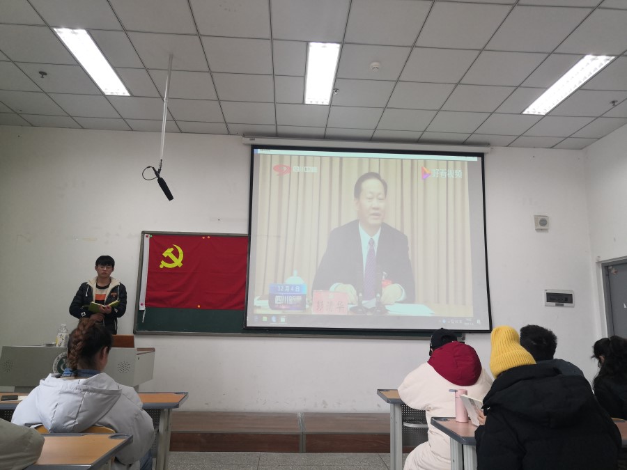土木工程学院学生党员四支部开展“学习省委十一届八次全会精神与习近平总书记的系列重要论述’主题会议.jpg