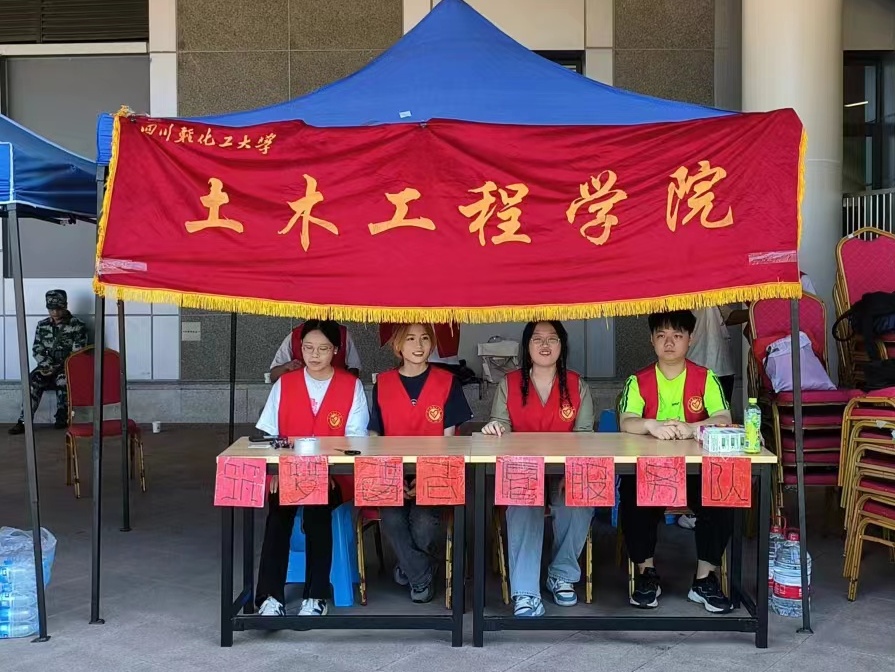 土木工程学院助力2023级新生军训.jpg