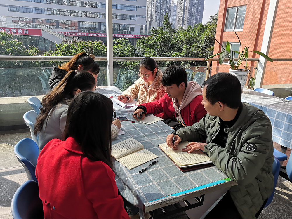 土木工程学院学生党员四支部召开11月支委会2.jpg