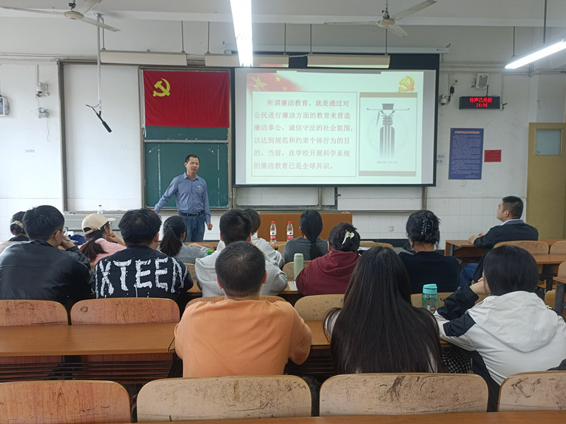 土木工程学院党委委员刘文方讲授专题党课2.jpg