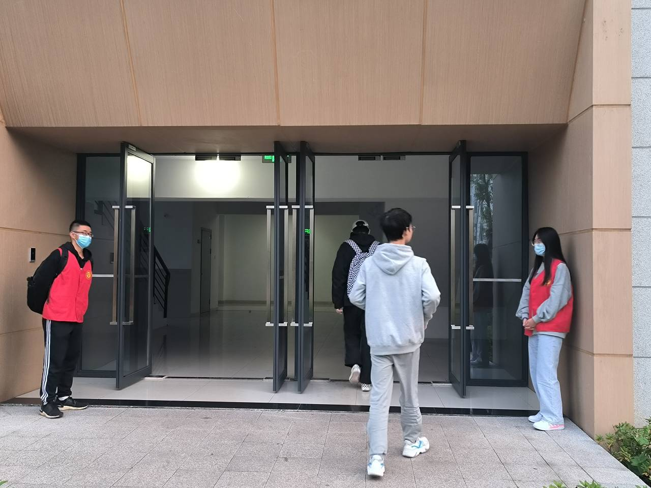 土木工程学院“筑梦者’志愿服务队开展“疫情防控，你我同行’文明劝导活动2.png