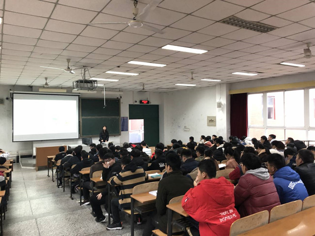 土木工程学院2016级给排水科学与工程专业、2017级土木工程专业开展国家宪法日“宪法晨读’活动3.jpg