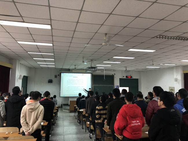 土木工程学院2016级给排水科学与工程专业、2017级土木工程专业开展国家宪法日“宪法晨读’活动2.jpg