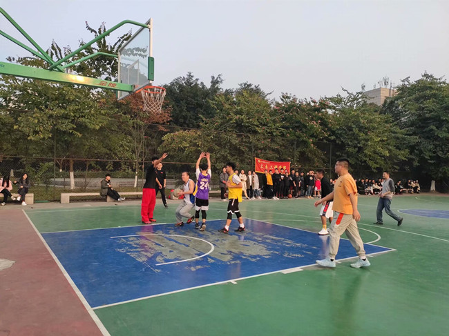 师生篮球赛，情谊日渐深1.jpg