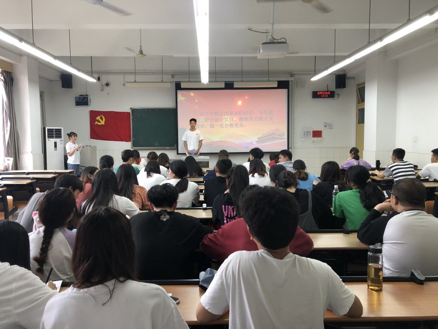 土木工程学院学生党员二支部召开预备党员转正大会1.jpg