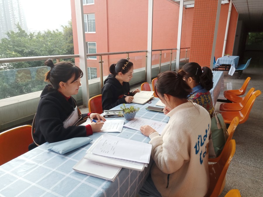 土木工程学院学生党员四支部开展10月支部委员会.jpg