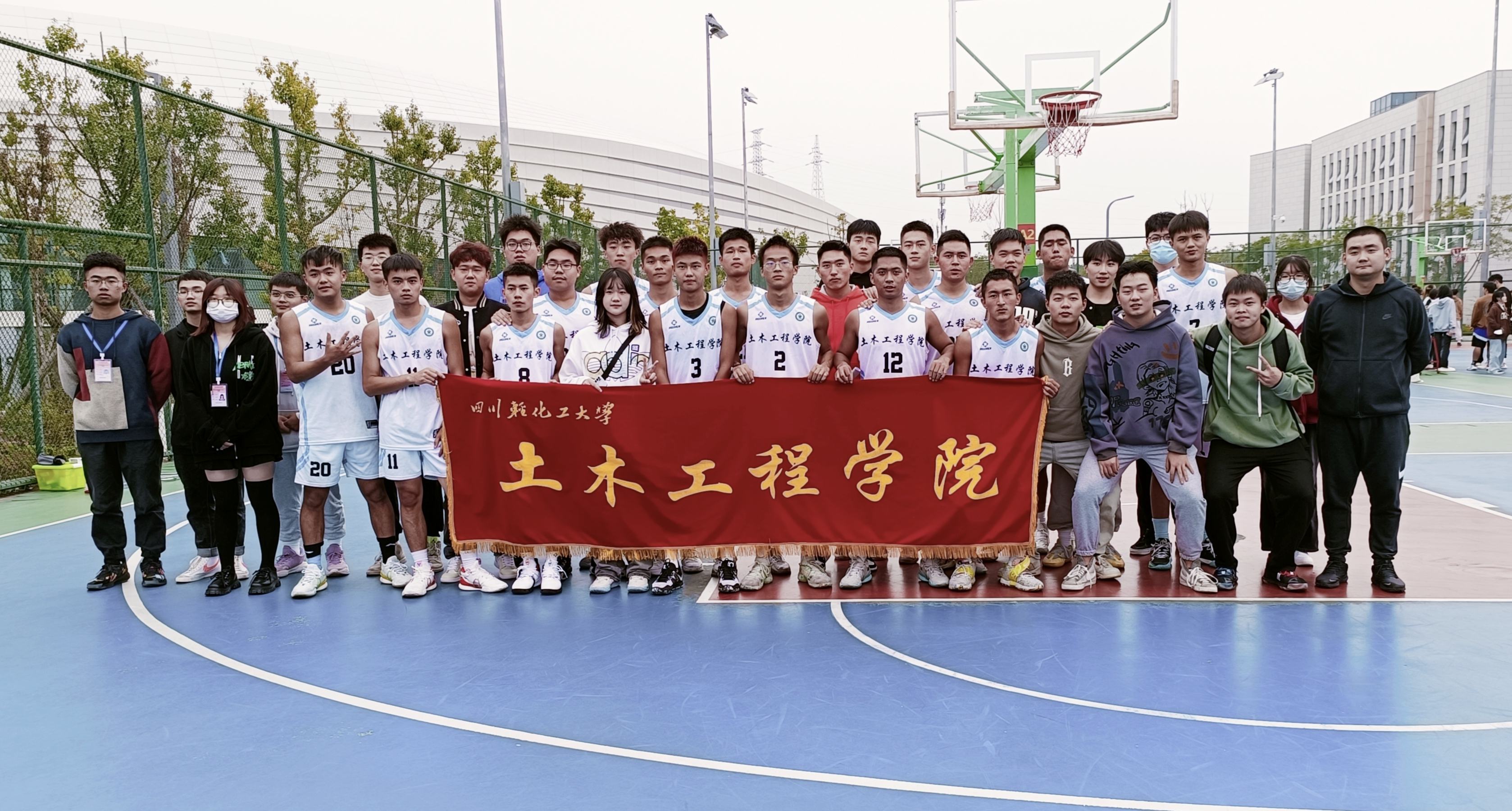 “三好杯’篮球赛土木工程学院男篮首战告捷1_副本.jpg