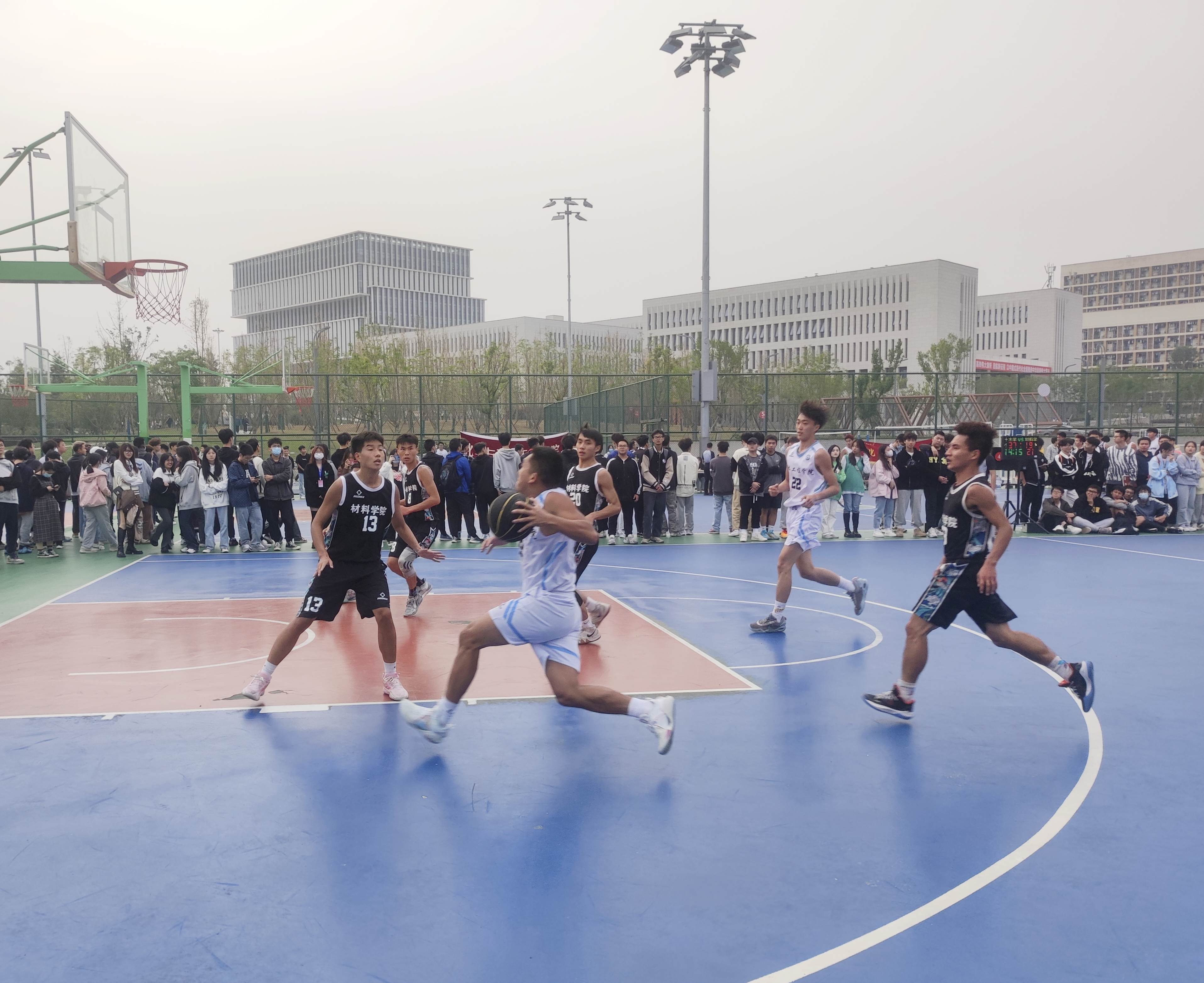 “三好杯’篮球赛土木工程学院男篮首战告捷3.jpg