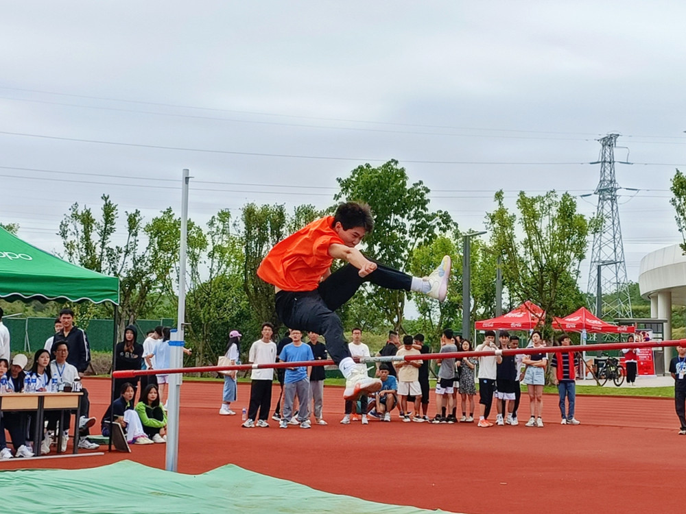 土木工程学院在校田径运动会中连创佳绩1.jpg