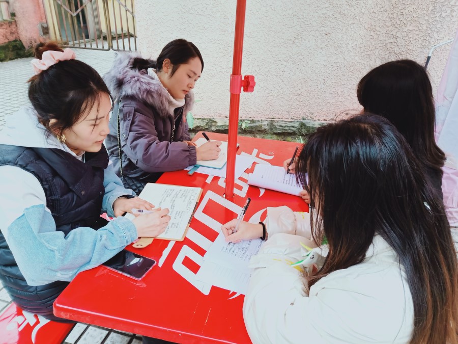 土木工程学院学生党员三支部召开1月支委会.jpg