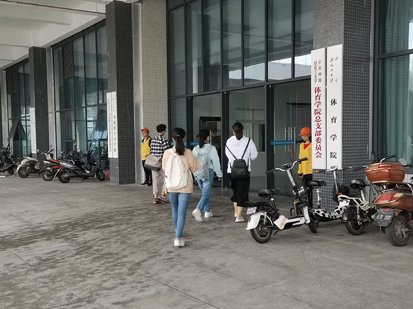 土木工程学院“筑梦者’志愿队开展文明劝导活动.jpg