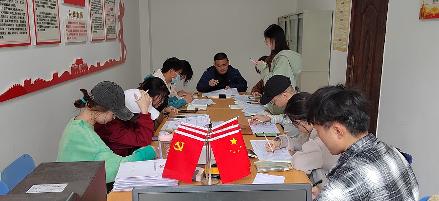 土木工程学院学生党员四支部召开3月支委会2.jpg