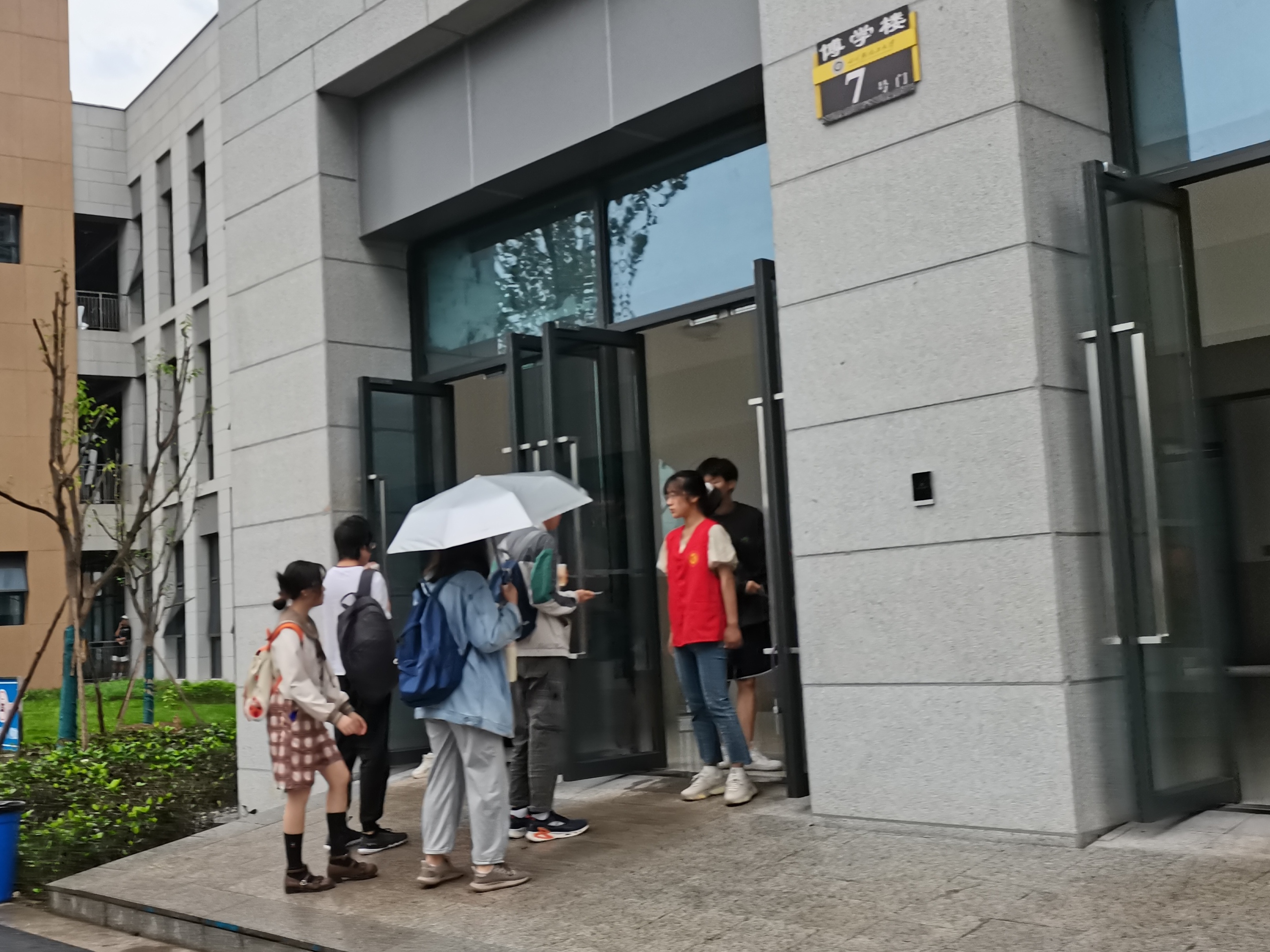 土木工程学院“筑梦者’志愿服务队开展文明劝导活动.jpg