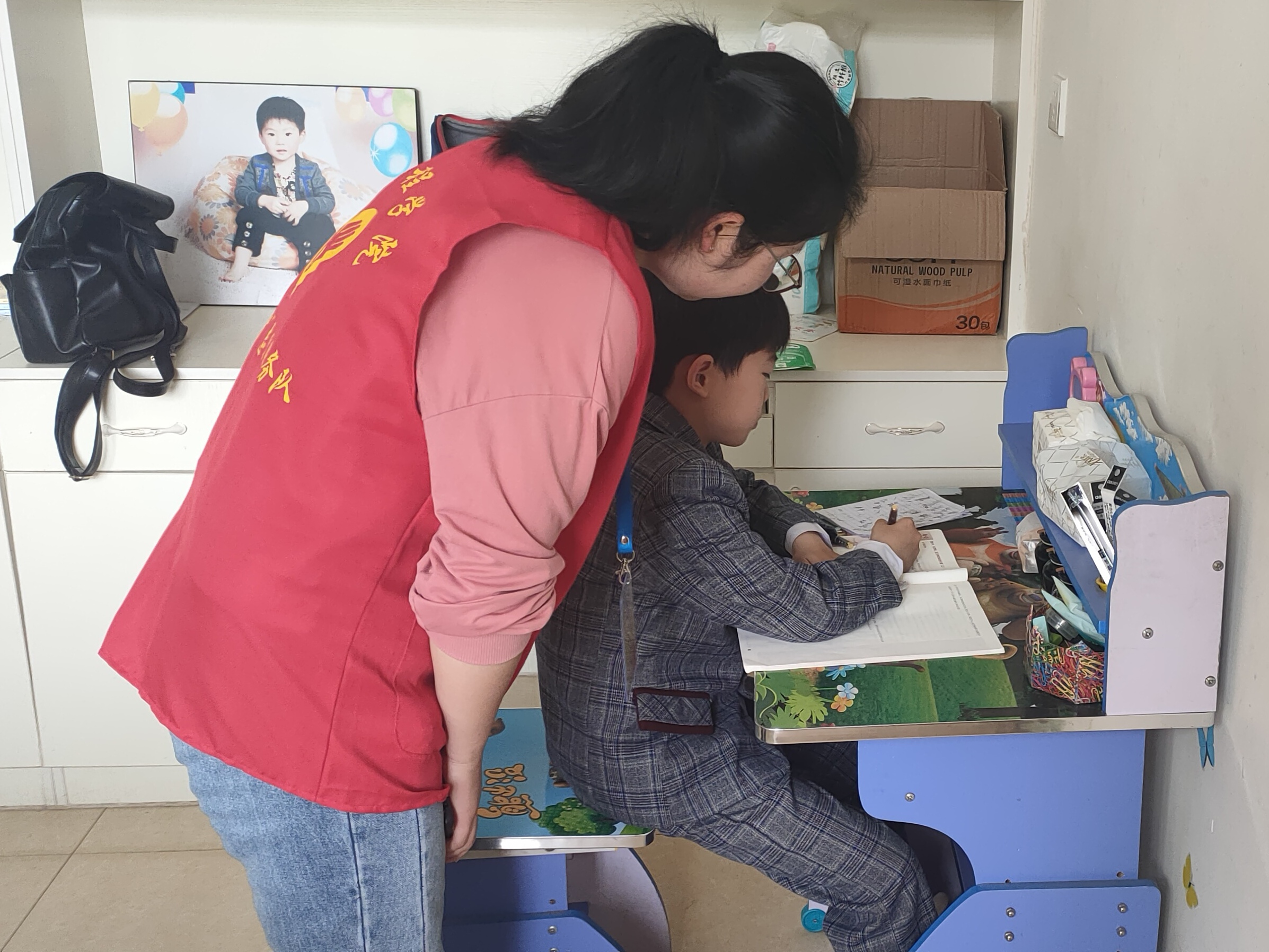 土木工程学院“筑梦者’志愿服务队开展“学习教育’主题帮扶活动1.jpg